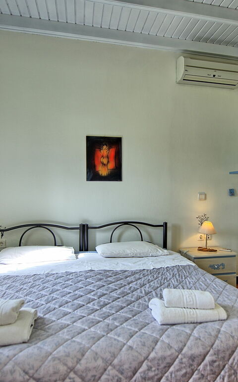 Beach Villa Athanasia: Schlafzimmer