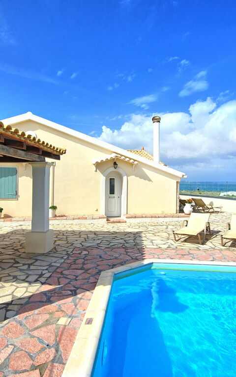 Beach Villa Athanasia: Draussen, Schwimmbad