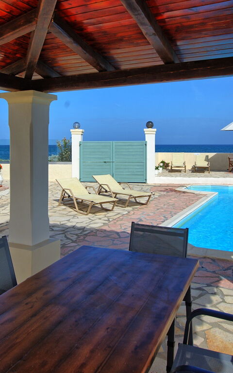 Beach Villa Athanasia: Draussen, Schwimmbad, Sommer