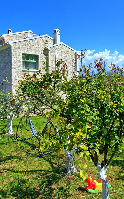 Villa Elaia: Ansichten, Draussen, Garten