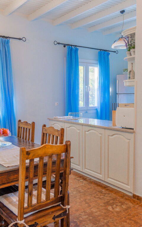 Villa Dimitris: Esszimmer, Küche