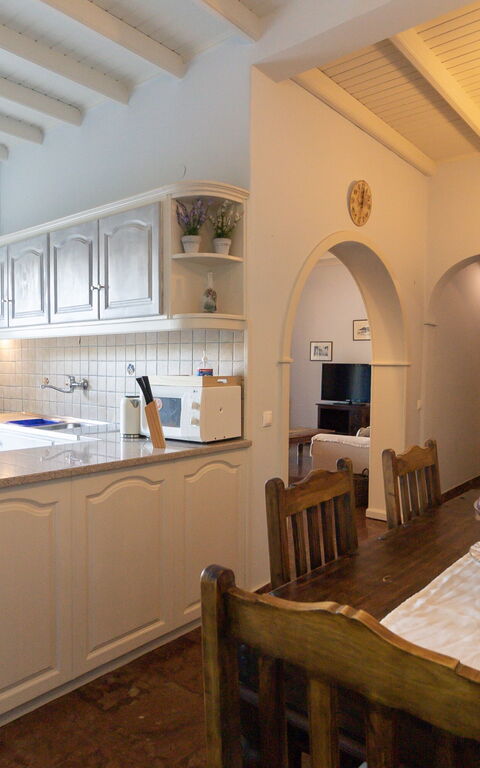Villa Dimitris: Esszimmer, Küche