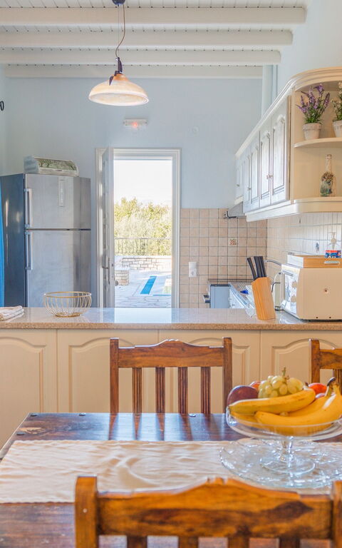 Villa Dimitris: Esszimmer, Küche