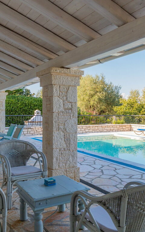 Villa Dimitris: Ansichten, Balkon / Terrasse / Patio, Draussen, Schwimmbad