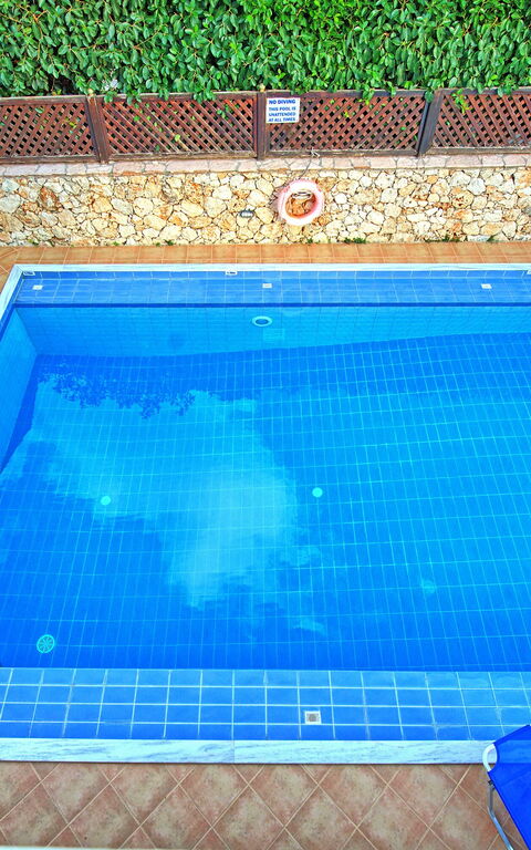 Villa Koules: Draussen, Schwimmbad