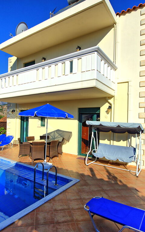 Villa Koules: Draussen, Garten, Schwimmbad