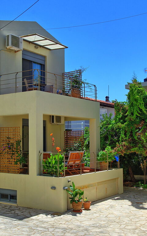 Houses By The Sea: Außen, Draussen