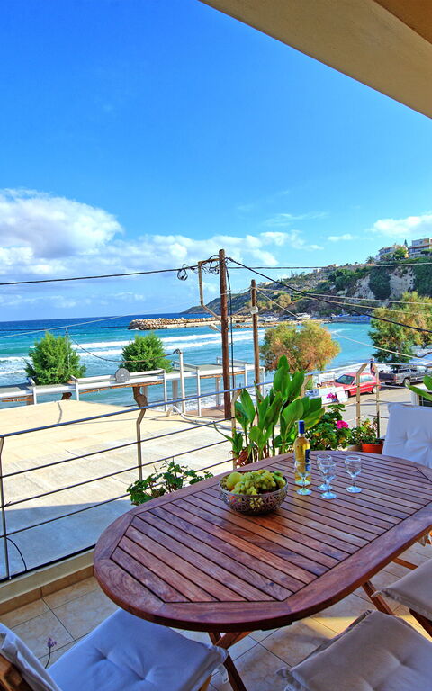 Houses By The Sea: Ansichten, Draussen