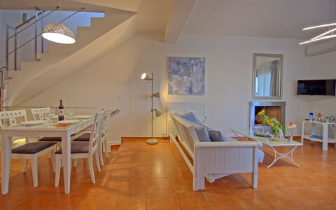 Unterkunft Kastellina: Esszimmer, Wohnzimmer