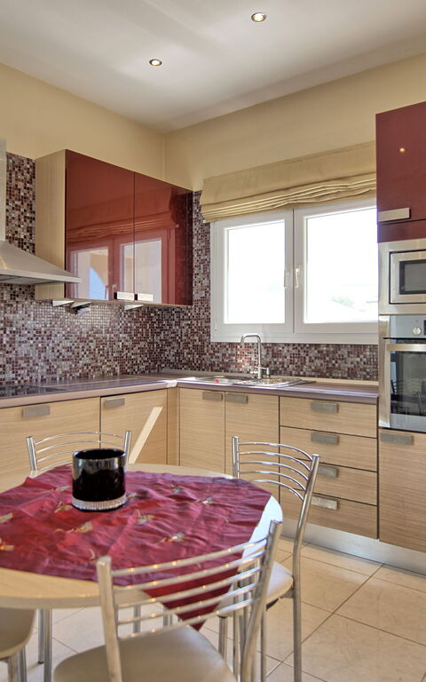 Beach Villa Christina: Esszimmer, Küche