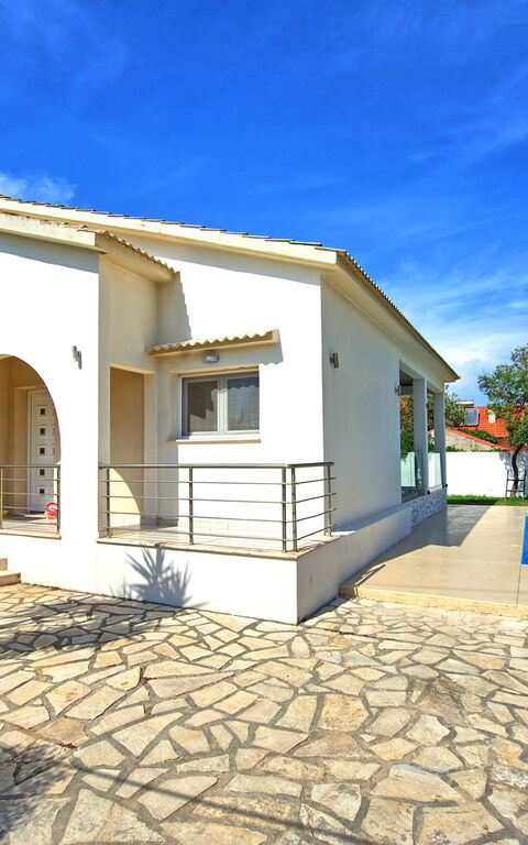 Beach Villa Christina: Außen, Schwimmbad, Sommer