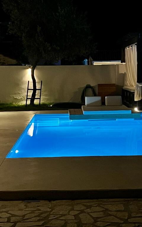 Beach Villa Christina: Draussen, Schwimmbad