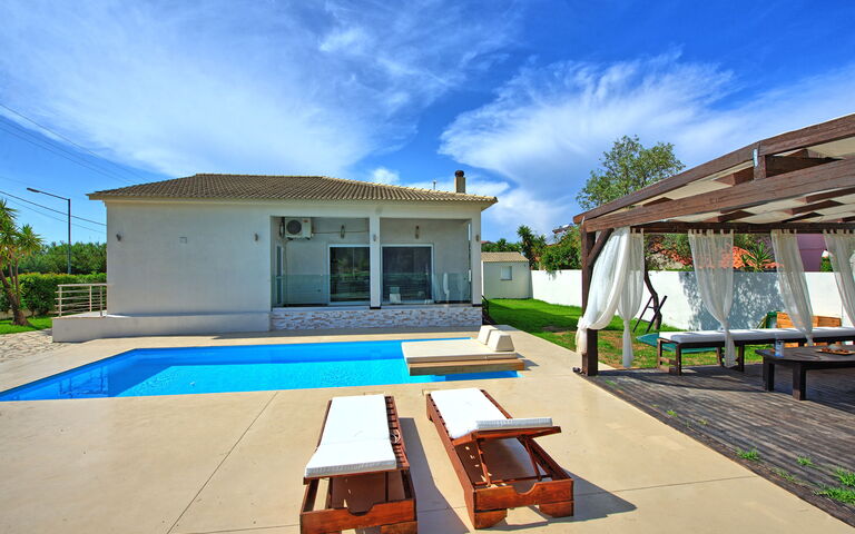 Beach Villa Christina: Schwimmbad