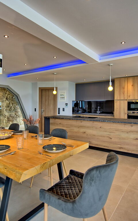 Villa Prokimea: Esszimmer, Küche, Wohnzimmer