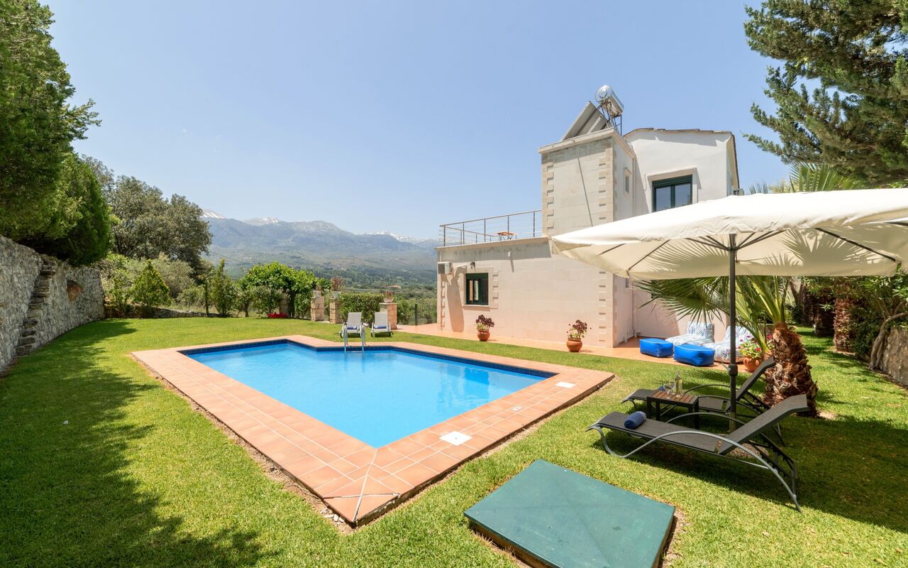 Villa Elia: Außen, Draussen, Garten, Schwimmbad