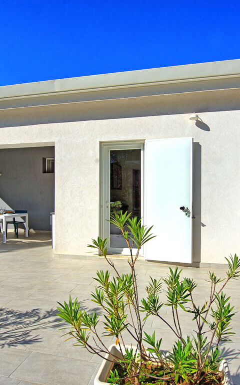 Nerodavola: Außen, Sommer