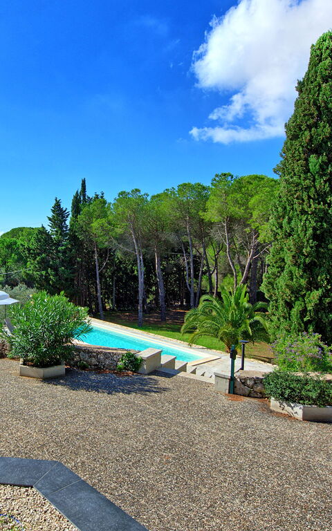 Nerodavola: Draussen, Garten