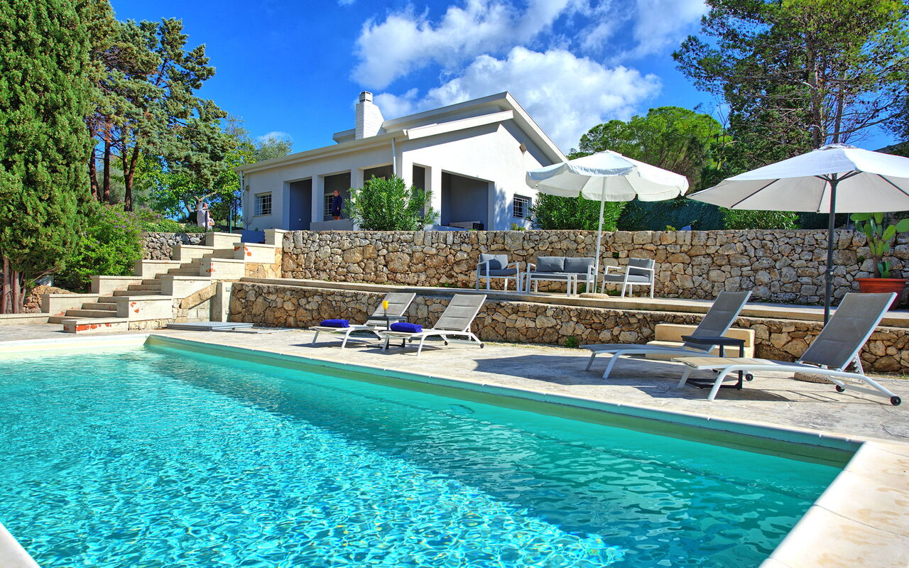 Nerodavola: Draussen, Schwimmbad, Sommer