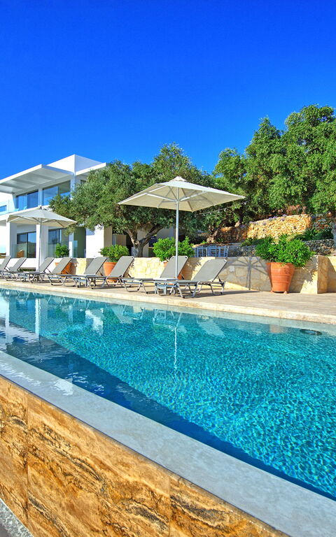 Villa Bluewhite: Draussen, Garten, Schwimmbad, Sommer