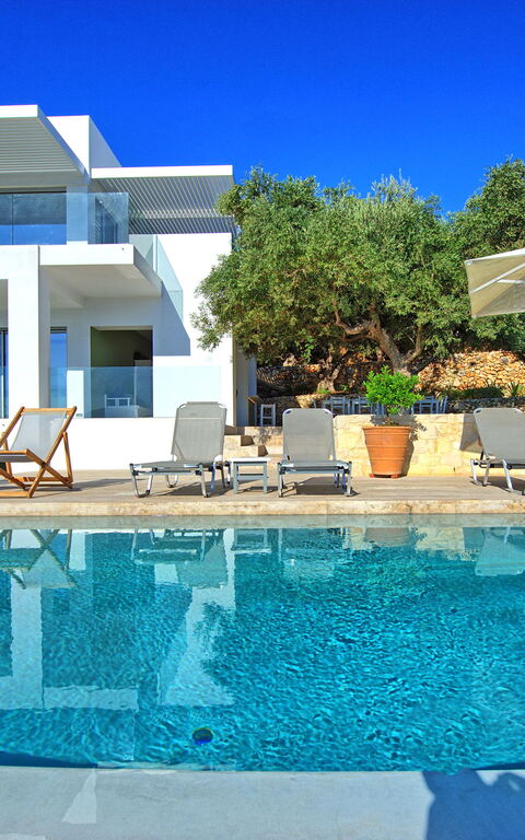 Villa Bluewhite: Draussen, Garten, Schwimmbad, Sommer