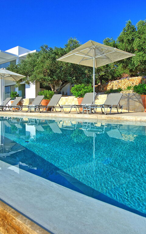 Villa Bluewhite: Draussen, Garten, Schwimmbad, Sommer