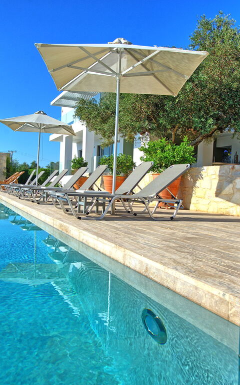 Villa Bluewhite: Garten, Schwimmbad