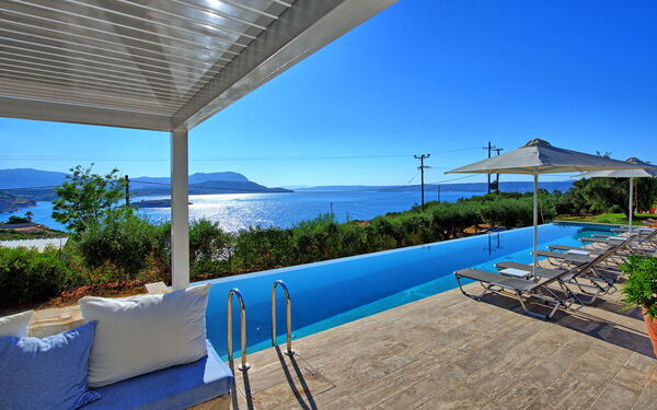 Villa Bluewhite: Ansichten, Draussen, Schwimmbad