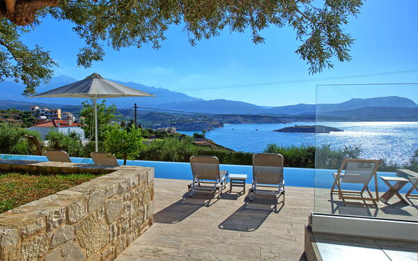 Villa Bluewhite: Ansichten, Draussen, Garten, Schwimmbad, Sommer