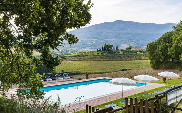 Palazzo Bello: Draussen, Schwimmbad