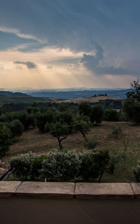 Villa Chiugi: Ansichten, Balkon / Terrasse / Patio, Draussen