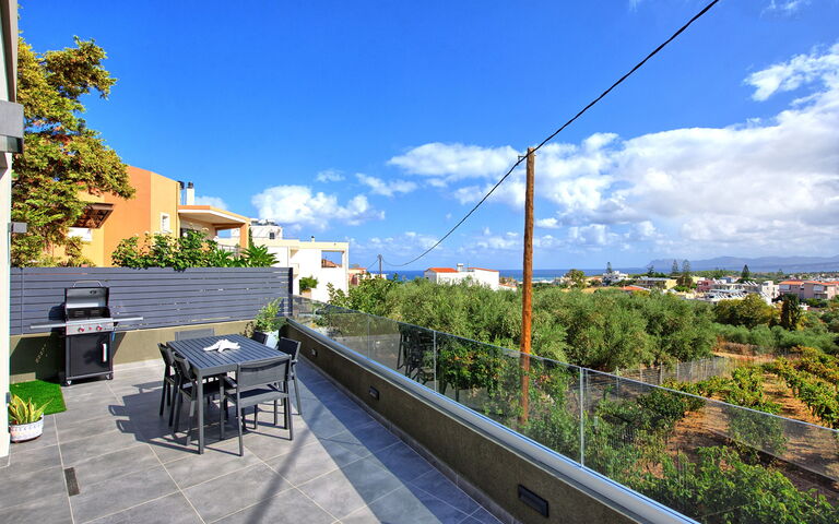 Villa Popi: Ansichten, Garten