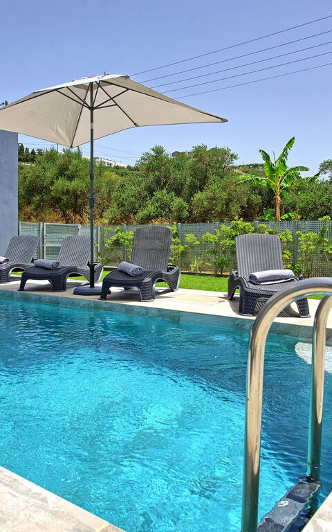 Villa Ampela: Draussen, Schwimmbad