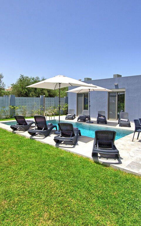 Villa Ampela: Draussen, Garten