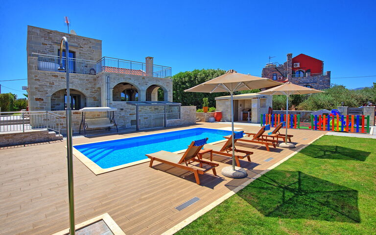 Villa Despanto: Draussen, Garten, Schwimmbad