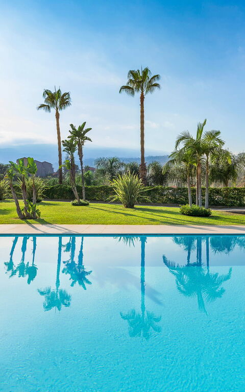 Villa Greta: Ansichten, Garten, Schwimmbad