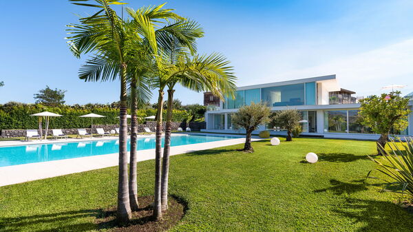 Villa Greta: Garten, Schwimmbad