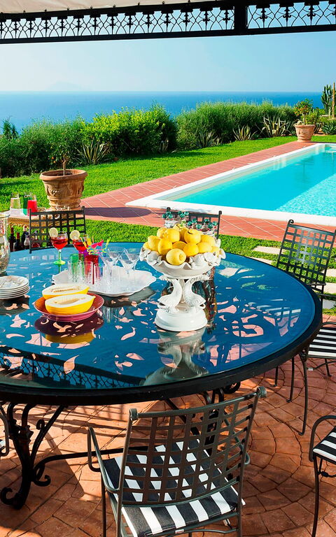 Villa Estella: Balkon / Terrasse / Patio, Draussen, Schwimmbad