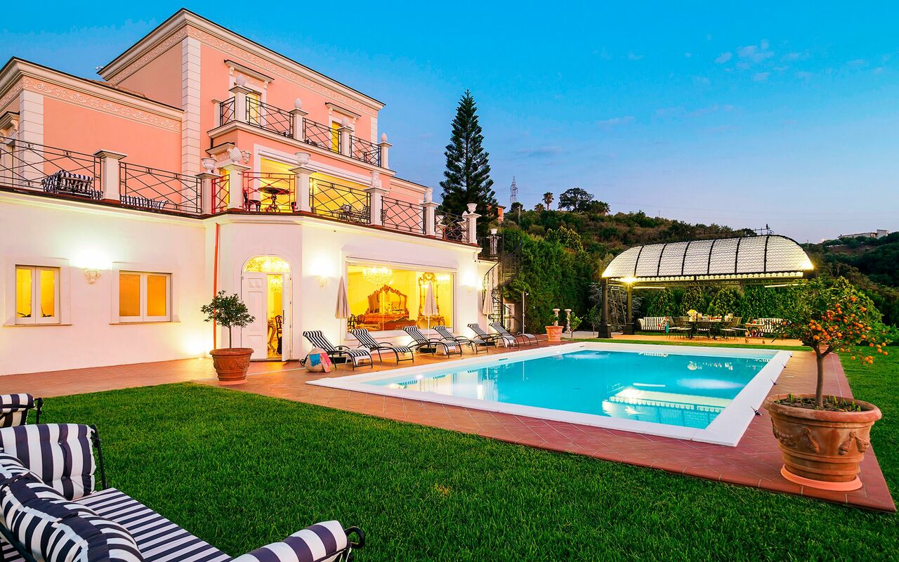 Villa Estella: Draussen, Garten, Schwimmbad