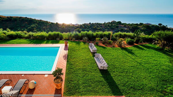 Villa Estella: Garten, Schwimmbad