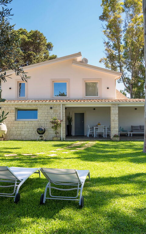 Marinella Punta Milocca: Draussen, Garten