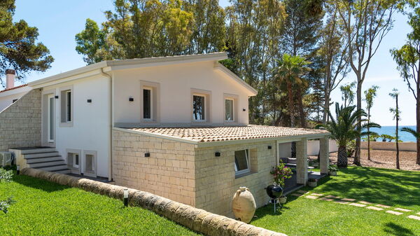 Marinella Punta Milocca: Draussen, Garten