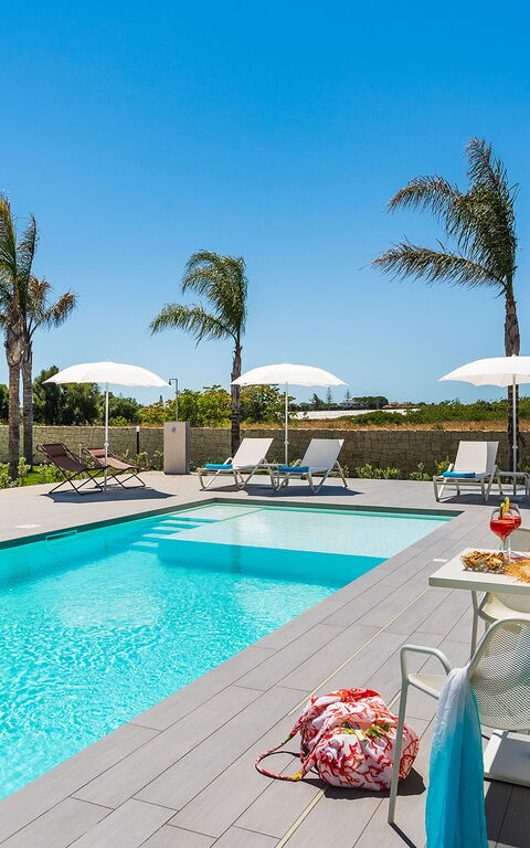 Villa Nica: Draussen, Schwimmbad