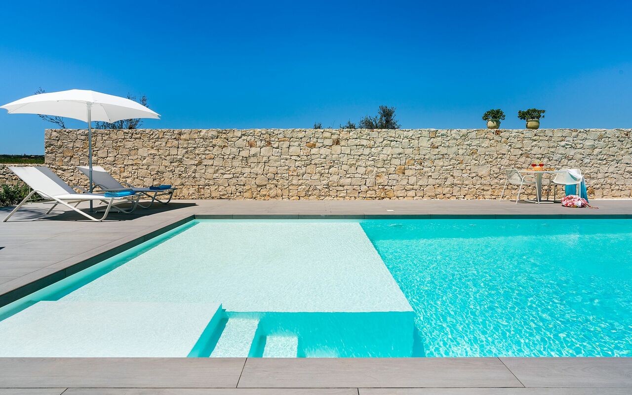Villa Nica: Draussen, Schwimmbad