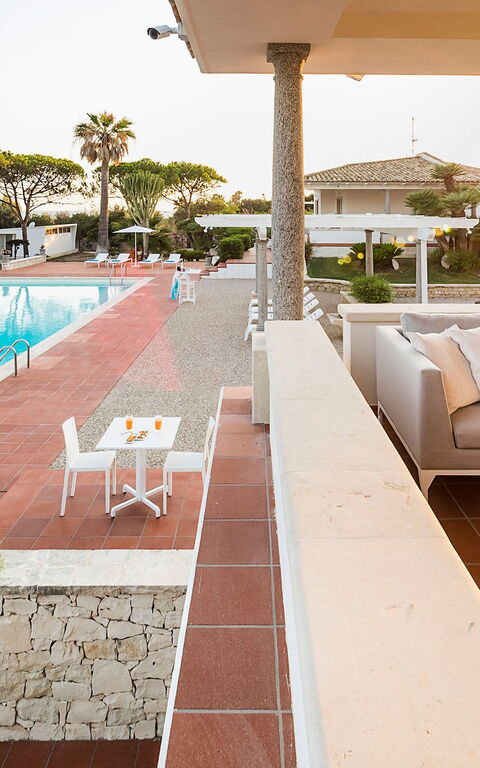 Villa Maya: Balkon / Terrasse / Patio, Schwimmbad