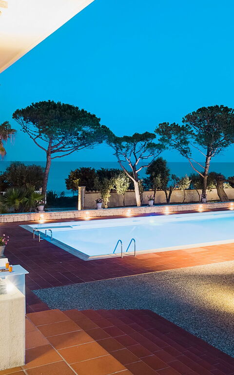 Villa Maya: Balkon / Terrasse / Patio, Draussen, Schwimmbad