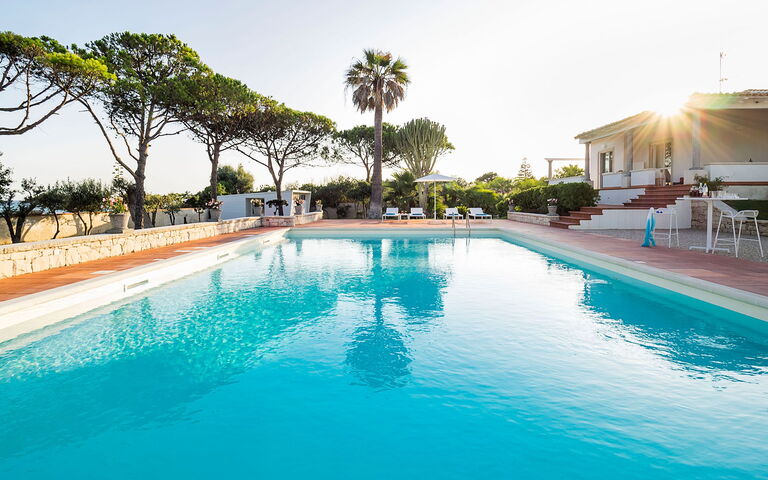 Villa Maya: Draussen, Schwimmbad