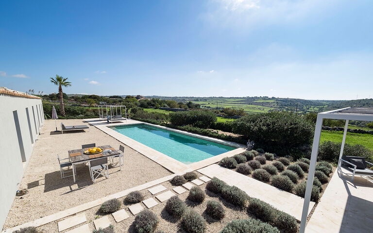 Villa Hybla: Draussen, Schwimmbad