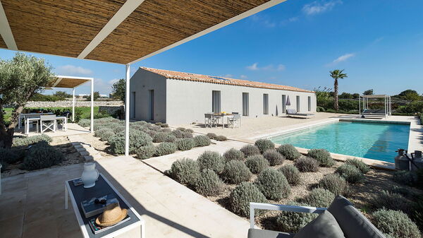 Villa Hybla: Balkon / Terrasse / Patio, Schwimmbad