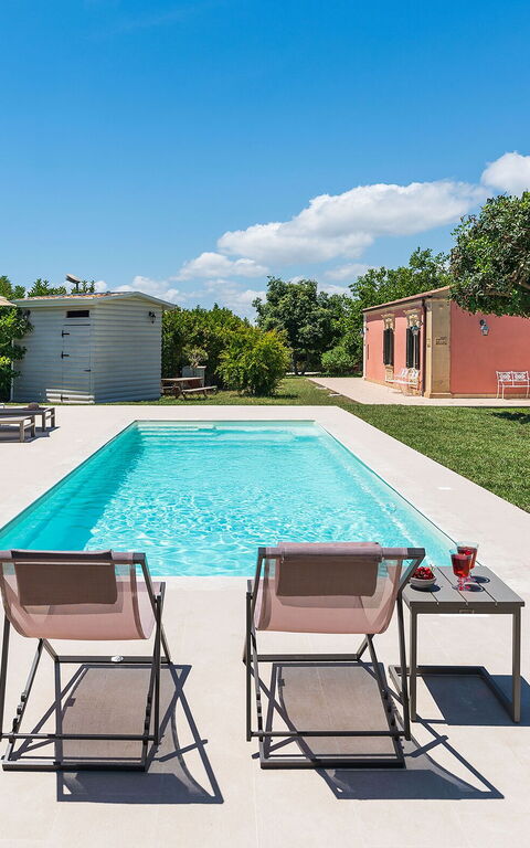 Villa Girasole: Außen, Schwimmbad