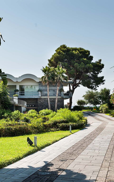 Galatea: Draussen, Haupteingang